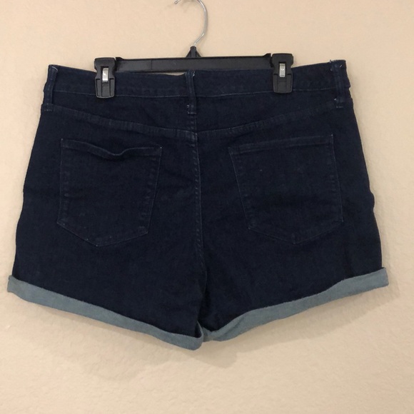 Universal Threads Shorts - Picture 2 of 2